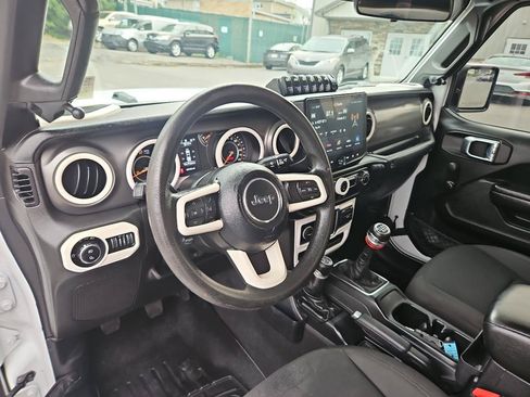Used 2021 Jeep Gladiator Sport AWD/4WD image 17
