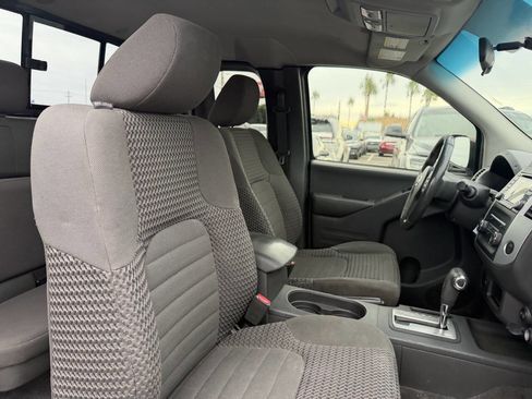 Used 2018 Nissan Frontier SV image 25