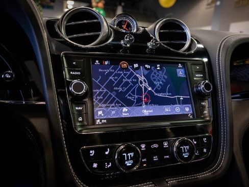 Used 2018 Bentley Bentayga image 47