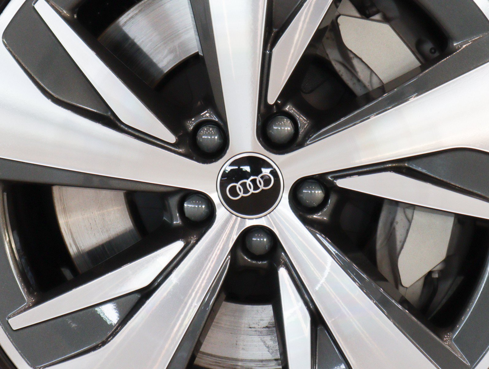 Used 2024 Audi Q8 e-tron Premium AWD/4WD image 16