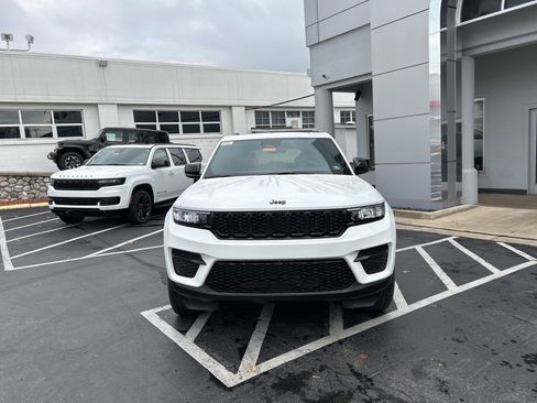 New 2025 Jeep Grand Cherokee 4WD image 7