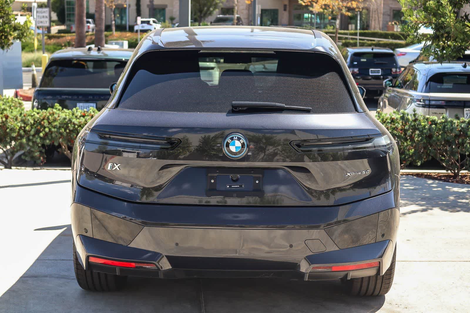 Used 2025 BMW iX xDrive50 w/ Premium Package AWD/4WD image 5