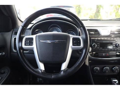 Used 2013 Chrysler 200 Touring FWD image 10