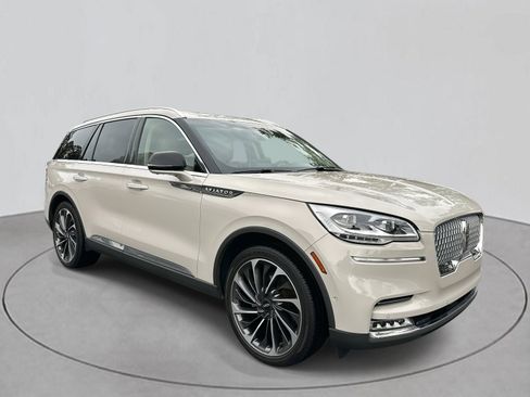 Used 2020 Lincoln Aviator Reserve w/ Equipment Group 202A image 8