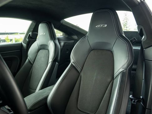 Certified 2022 Porsche 911 GT3 RWD image 5