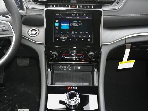 New 2025 Jeep Grand Cherokee 4WD image 8