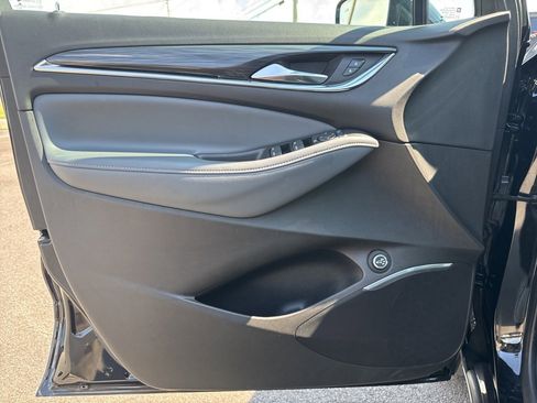 Used 2021 Buick Enclave Essence image 32