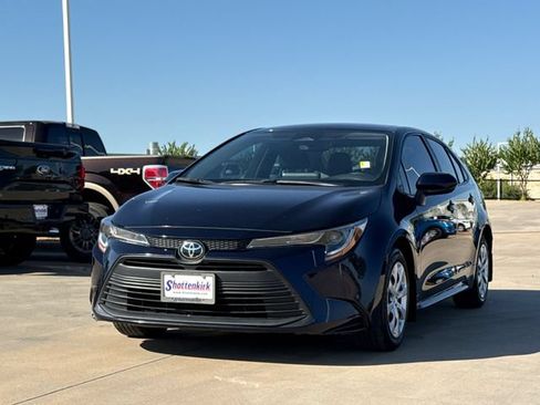 Used 2024 Toyota Corolla LE FWD image 3