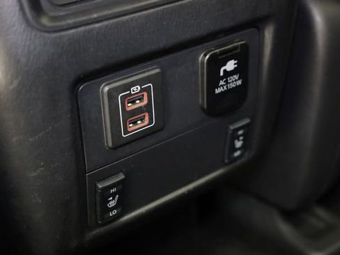 Used 2018 Nissan Pathfinder Platinum image 32