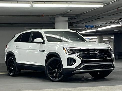 Used 2025 Volkswagen Atlas Cross Sport SE w/ Black Wheel Package image 2