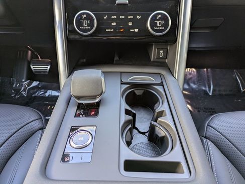 New 2026 Land Rover Discovery Limited Edition image 20