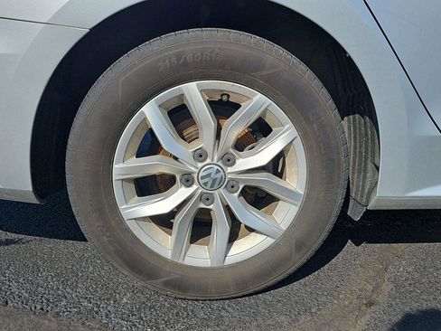 Used 2017 Volkswagen Passat 1.8T SEL Premium image 8