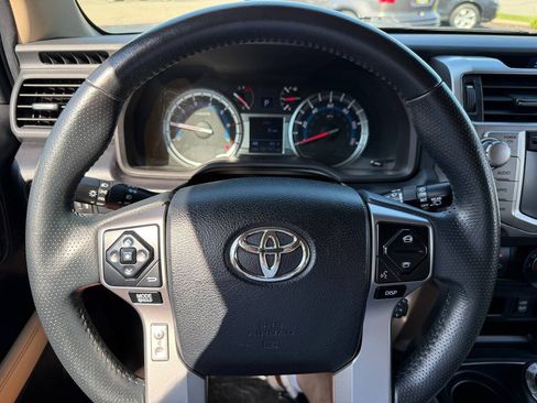 Used 2016 Toyota 4Runner SR5 AWD/4WD image 15