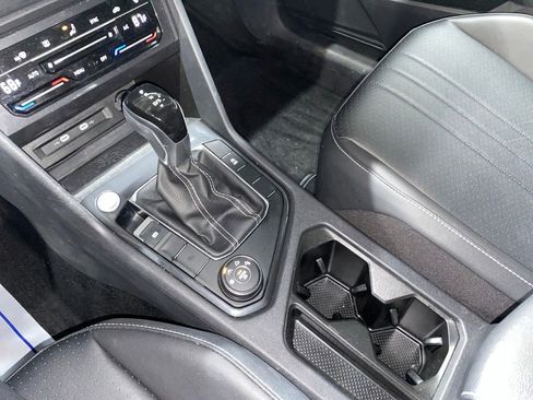 Used 2023 Volkswagen Tiguan SE image 12