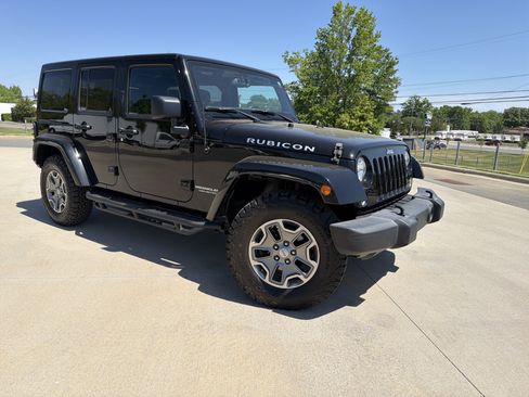 Used 2016 Jeep Wrangler Unlimited Rubicon w/ Connectivity Group AWD/4WD image 26