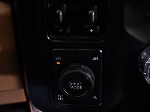 Used 2023 Ford F250 Lariat w/ Chrome Package image 29