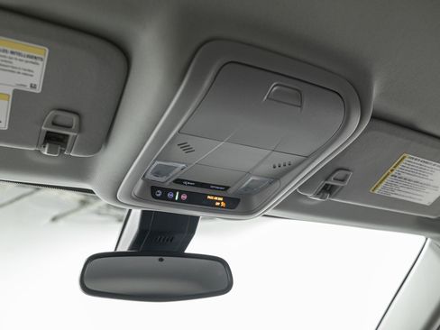 Used 2023 GMC Terrain SLE w/ Driver Convenience Package image 25