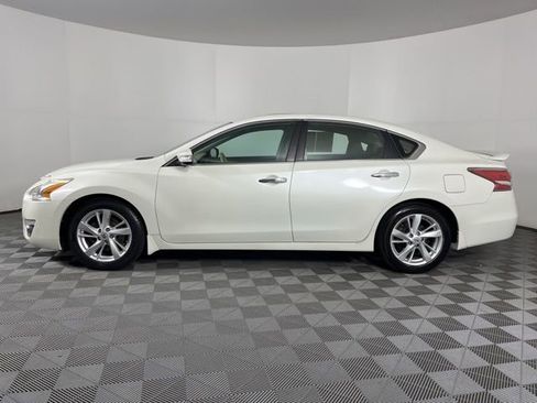 Used 2015 Nissan Altima 2.5 SV w/ Convenience Package FWD image 7
