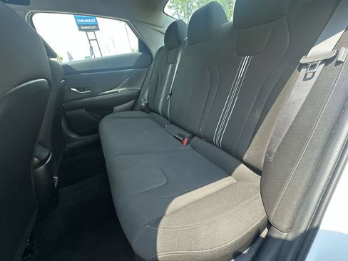 Used 2024 Hyundai Elantra SEL FWD image 18