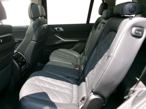 Used 2025 BMW X7 xDrive40i AWD/4WD image 10