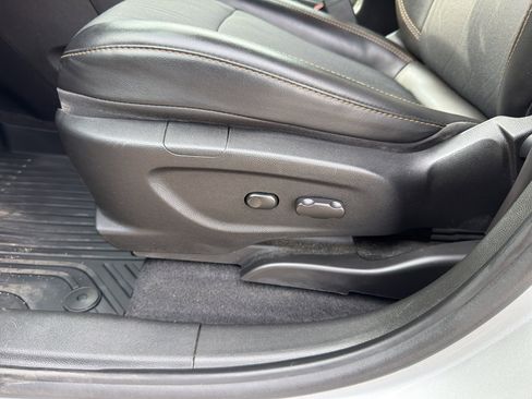 Used 2019 Chevrolet Trax LT w/ LT Convenience Package image 15