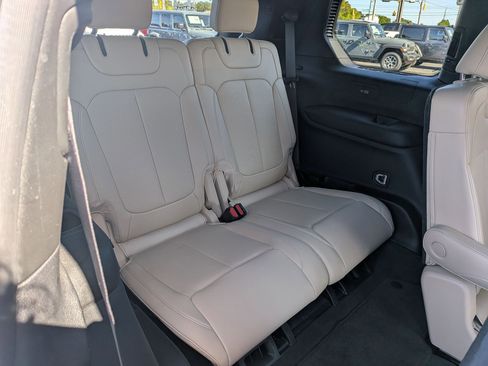 Certified 2023 Jeep Grand Cherokee L Limited w/ Luxury Tech Group II image 33