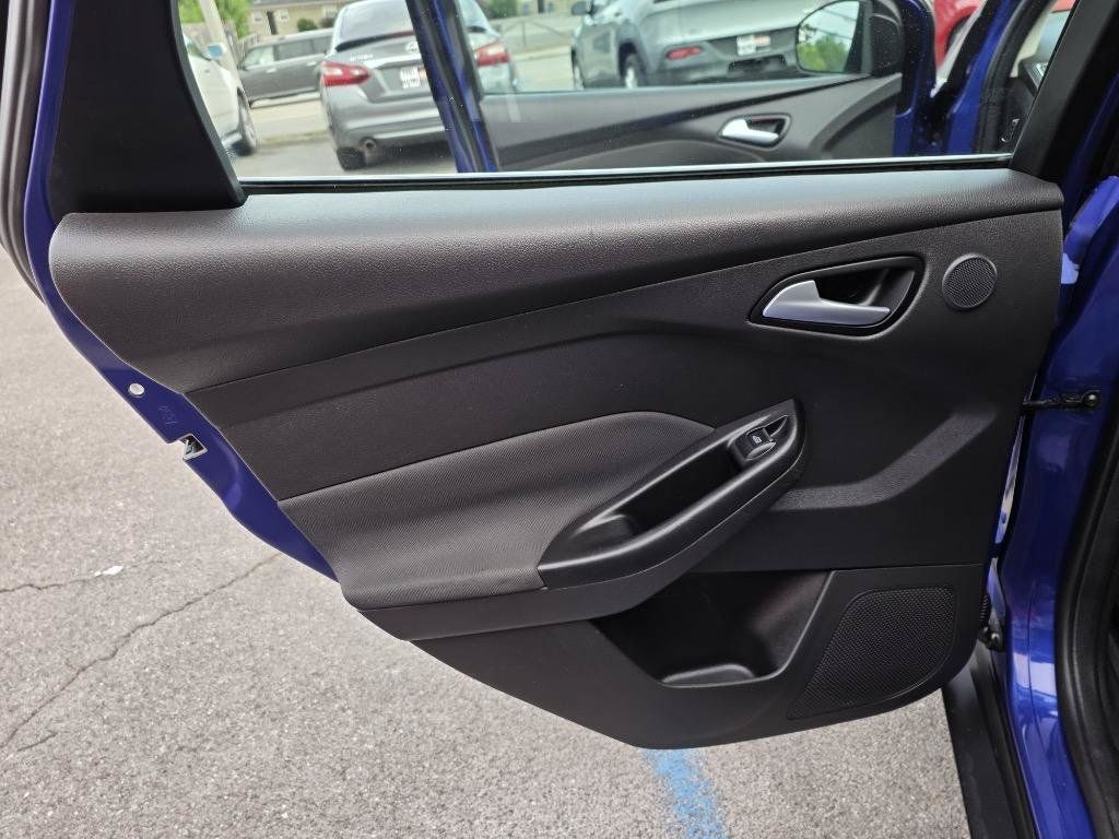 Used 2014 Ford Focus Titanium FWD image 32