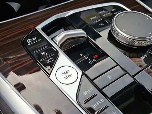 New 2026 BMW X5 xDrive50e image 12