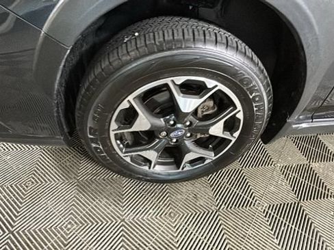 Used 2019 Subaru Crosstrek 2.0i Premium w/ Moonroof Package AWD/4WD image 9