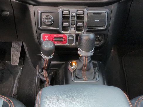 Used 2023 Jeep Gladiator Mojave w/ LED Lighting Group AWD/4WD image 18