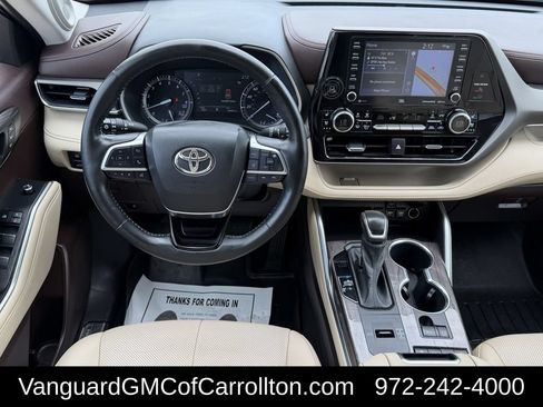 Used 2021 Toyota Highlander Limited FWD image 11