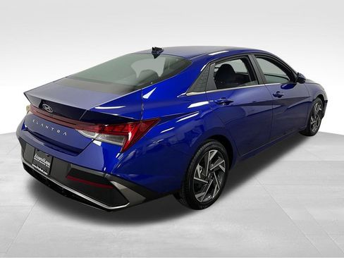 Used 2025 Hyundai Elantra SEL image 8