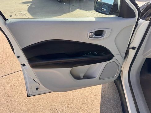 Used 2018 Jeep Compass Limited w/ Navigation Group image 12