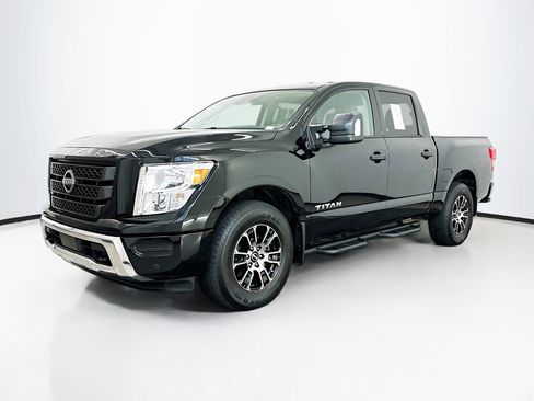 Used 2024 Nissan Titan SV w/ SV Convenience Package image 3