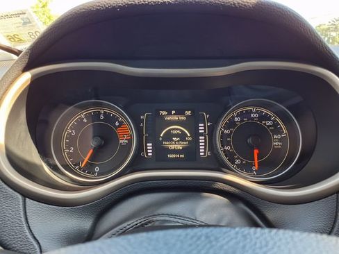 Used 2017 Jeep Cherokee Latitude FWD image 29