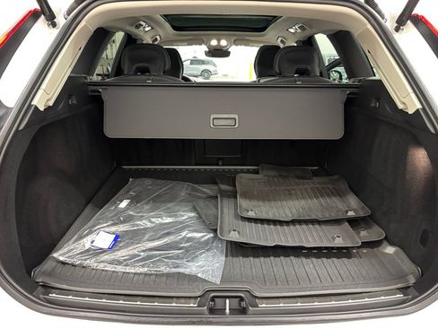 Used 2024 Volvo XC60 B5 Plus w/ Protection Package Premier AWD/4WD image 16