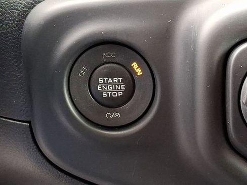 Used 2018 Jeep Wrangler Unlimited Sahara w/ Cold Weather Group AWD/4WD image 23
