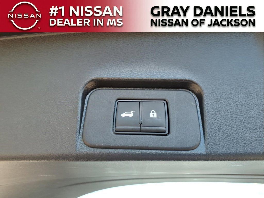 Used 2023 Nissan Rogue SV w/ SV Premium B Package FWD image 9