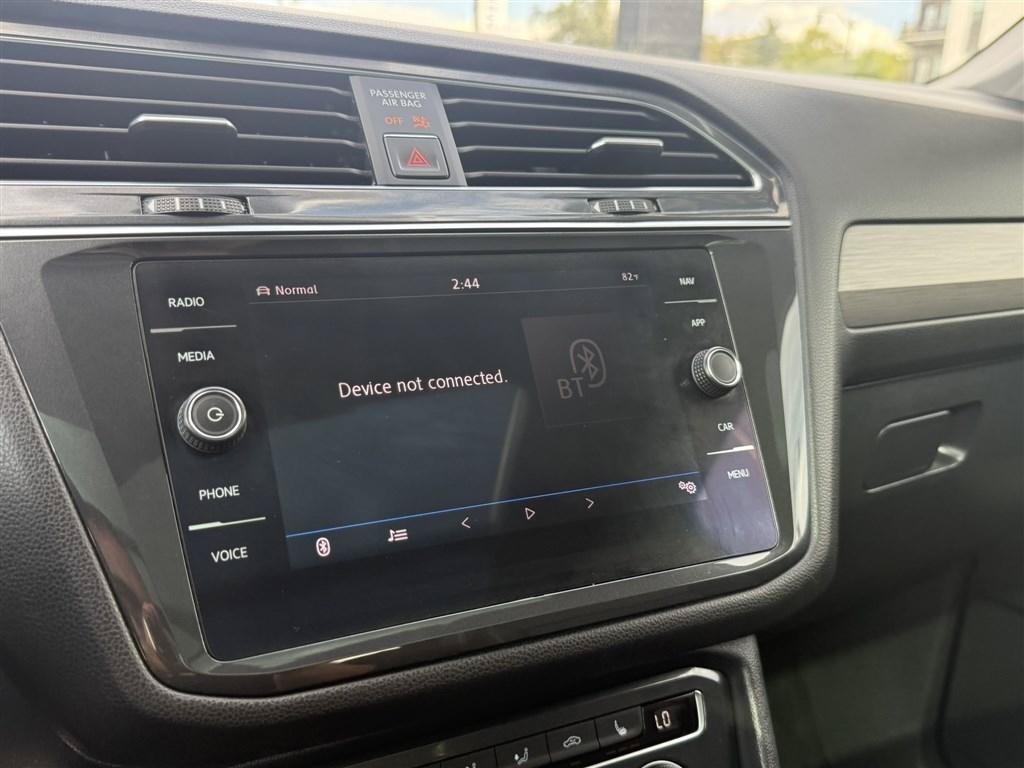 Used 2018 Volkswagen Tiguan SEL AWD/4WD image 30
