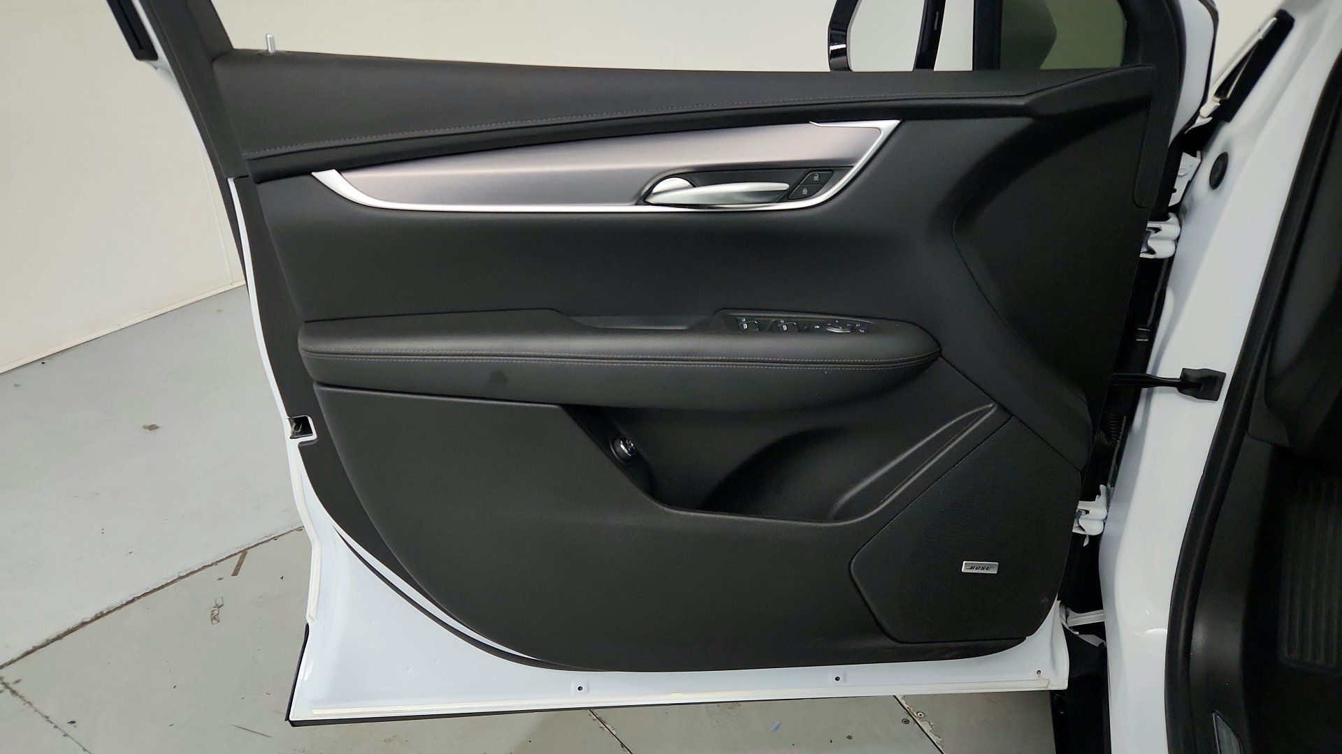 Certified 2024 Cadillac XT5 Luxury w/ LPO, Floor Liner Package AWD/4WD image 16