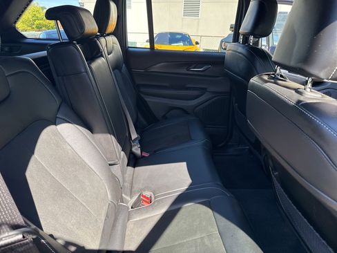 Used 2023 Jeep Grand Cherokee Altitude image 28