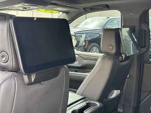 Used 2024 Chevrolet Tahoe Z71 w/ Luxury Package image 43