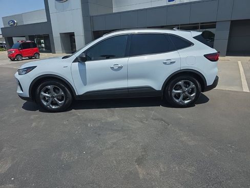 Used 2025 Ford Escape ST-Line w/ Cold Weather Package FWD image 2