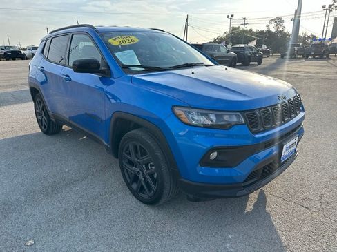 Used 2026 Jeep Compass Latitude AWD/4WD image 3