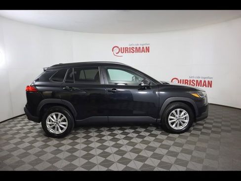 Used 2022 Toyota Corolla Cross LE AWD/4WD image 9