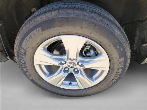 Used 2025 Toyota RAV4 XLE w/ Convenience Package FWD image 9
