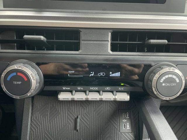 Used 2025 Toyota 4Runner SR5 AWD/4WD image 18