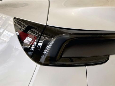 Used 2026 Tesla Model Y 2WD image 25