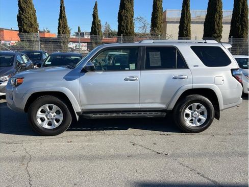Used 2018 Toyota 4Runner SR5 image 7