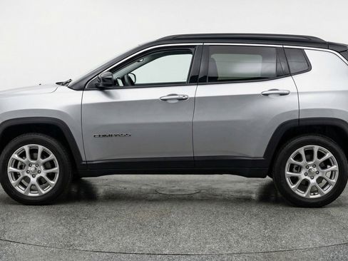 Used 2025 Jeep Compass Limited AWD/4WD image 4